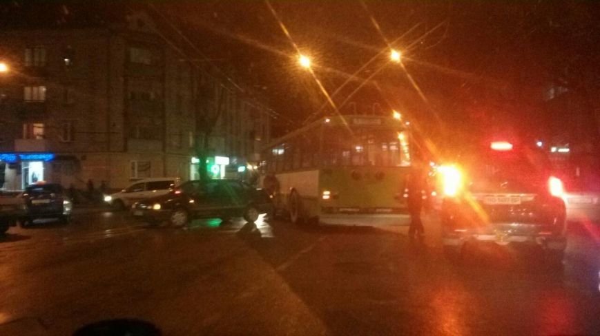 У центрі Тернополя через ДТП – величезний затор (Фото) (фото) - фото 1 У центрі Тернополя через ДТП – величезний затор (Фото) (фото) - фото 1