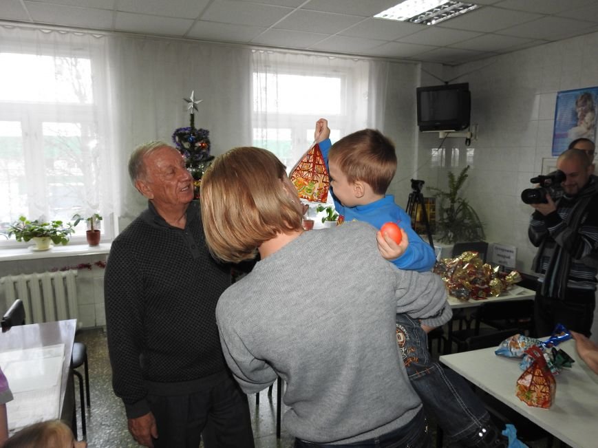 Детское отделение Ильичёвской бассейновой больницы посетил Валерий Хмельнюк (+фото) (фото) - фото 4 Детское отделение Ильичёвской бассейновой больницы посетил Валерий Хмельнюк (+фото) (фото) - фото 4