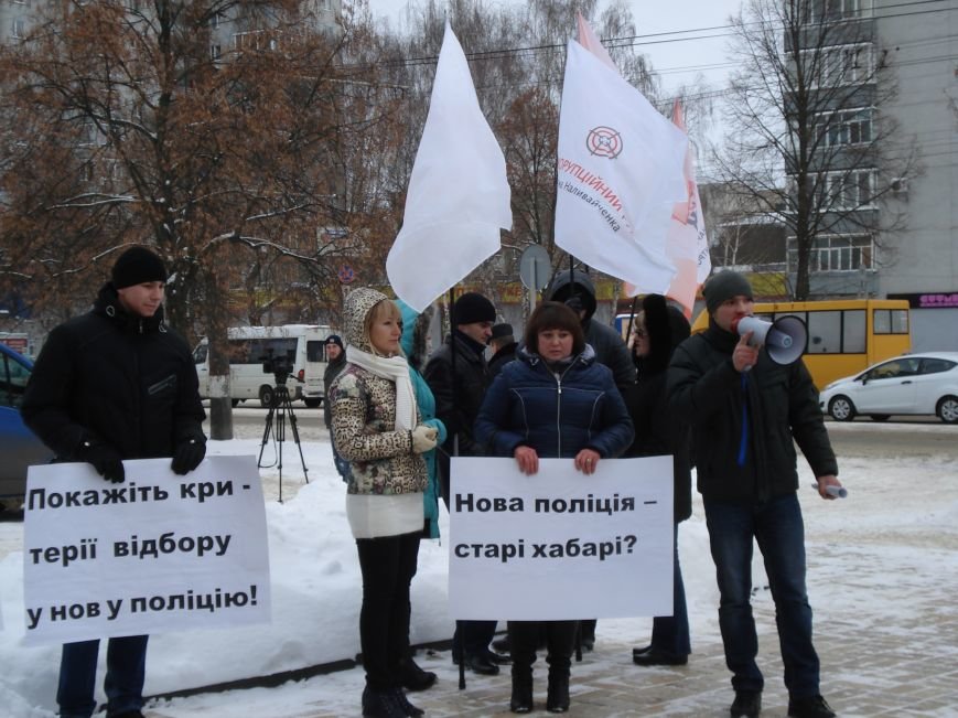 Участники конкурса в патрульную полицию снова митингуют (фото) - фото 1 Участники конкурса в патрульную полицию снова митингуют (фото) - фото 1