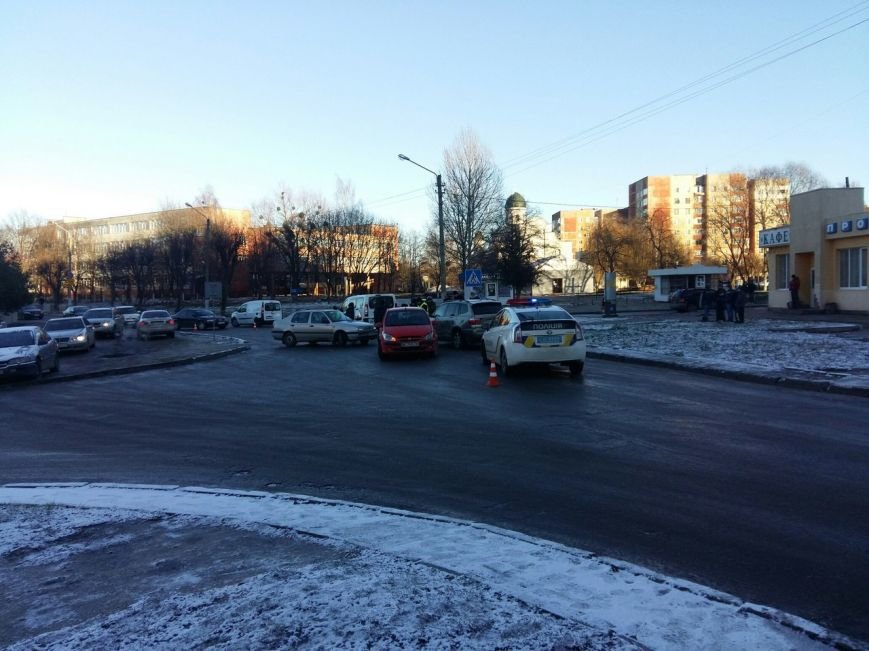 На Сихові затори через ДТП (ФОТО) (фото) - фото 1 На Сихові затори через ДТП (ФОТО) (фото) - фото 1