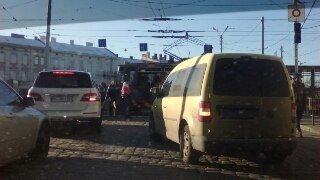 Львів знову зупинився у заторах через ДТП (ФОТО) (фото) - фото 1 Львів знову зупинився у заторах через ДТП (ФОТО) (фото) - фото 1