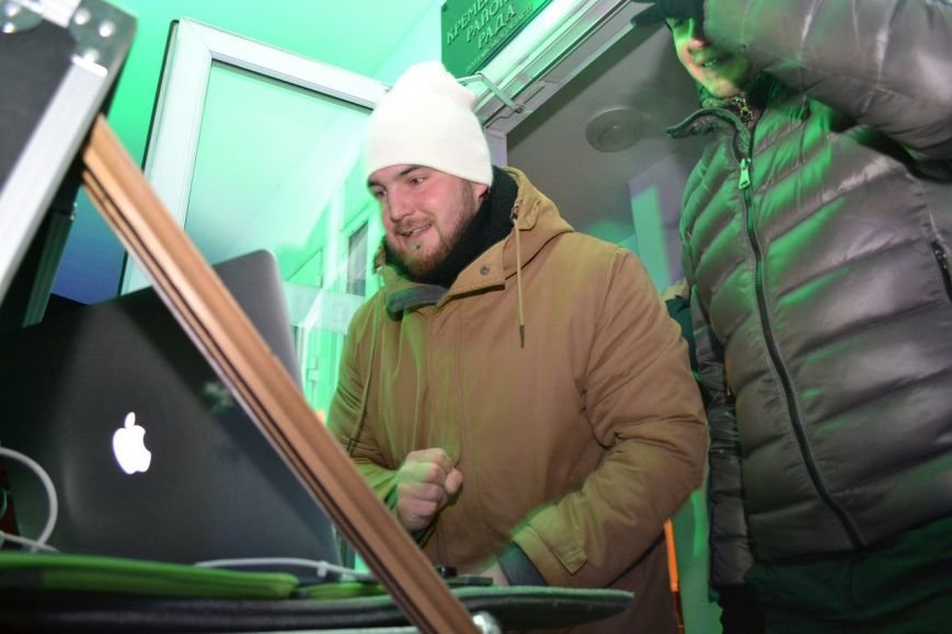 Новогодняя ночь в Кременчуге: 1500 кременчужан встретили новый год у главной елки города (ФОТО) (фото) - фото 3 Новогодняя ночь в Кременчуге: 1500 кременчужан встретили новый год у главной елки города (ФОТО) (фото) - фото 3