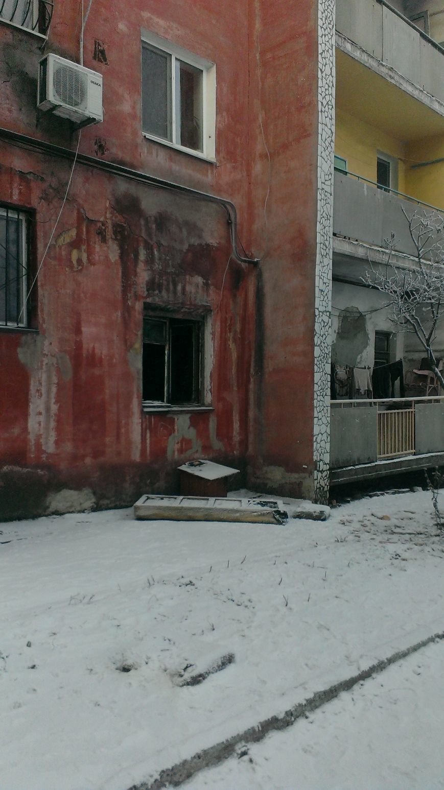 В Днепродзержинске 1 января 2 человека пострадало на пожаре (фото) - фото 6 В Днепродзержинске 1 января 2 человека пострадало на пожаре (фото) - фото 6