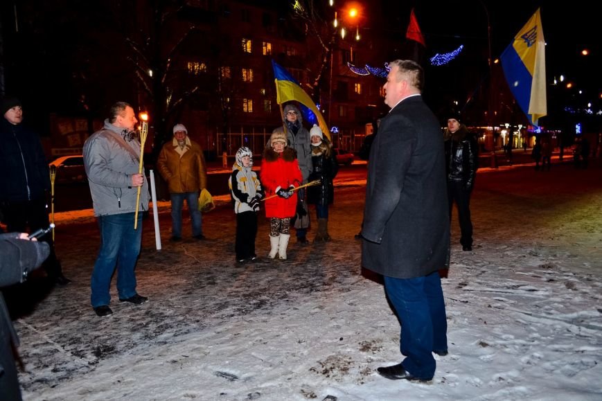 Кременчужане прошли факельным шествием в честь дня рождения Степана Бандеры (ФОТО) (фото) - фото 1 Кременчужане прошли факельным шествием в честь дня рождения Степана Бандеры (ФОТО) (фото) - фото 1