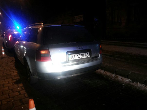 Поліція затримала у Львові автомобіль із фальшивими документами (ФОТО) (фото) - фото 1 Поліція затримала у Львові автомобіль із фальшивими документами (ФОТО) (фото) - фото 1
