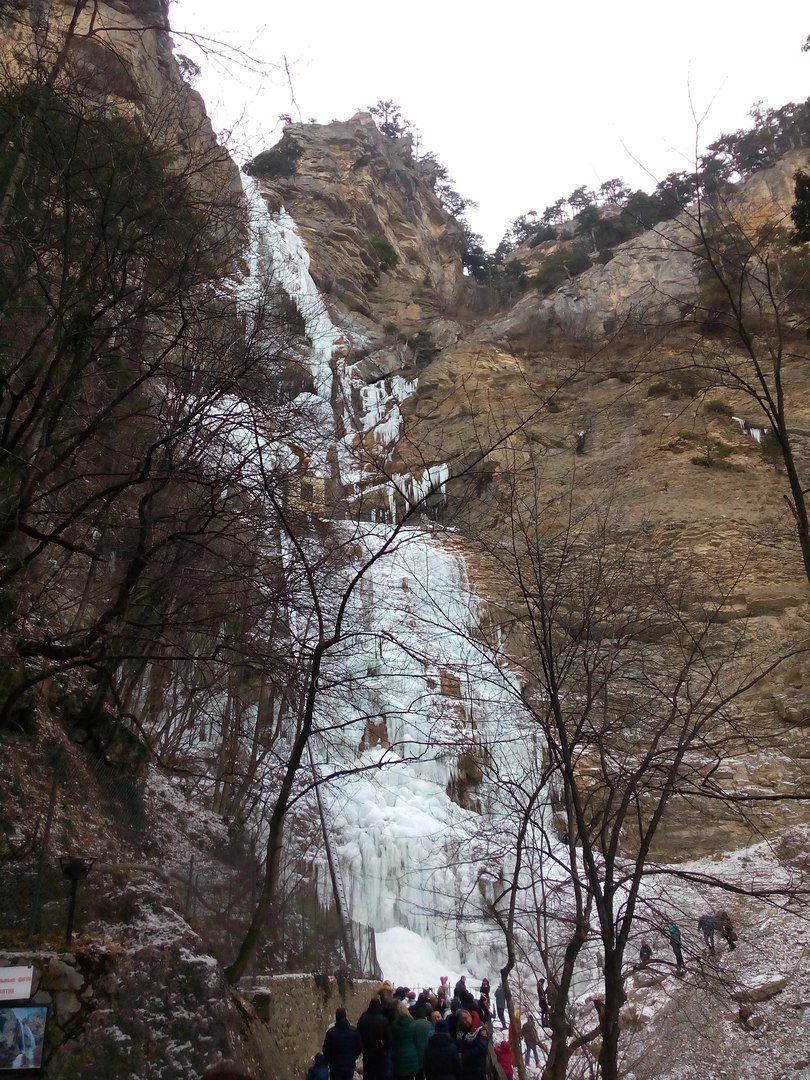 Самый высокий водопад Крыма покрылся льдом (ФОТОФАКТ) (фото) - фото 1