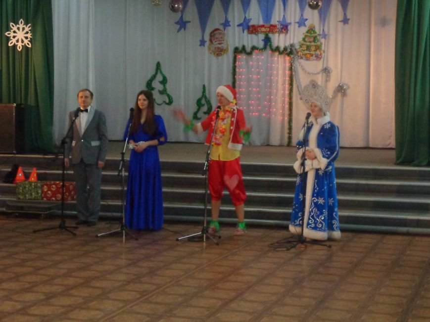 В Красноармейске дети льготных категорий сегодня стали частью яркой... В Красноармейске дети льготных категорий сегодня стали частью яркой рождественской сказки (фото) - фото 8