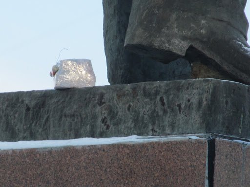 В Шостке заминировали Ленина? (ФОТО) (фото) - фото 1 В Шостке заминировали Ленина? (ФОТО) (фото) - фото 1