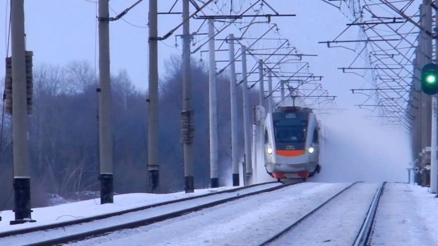 У скоростного электропоезда ЕКр-1 «Тарпан» производства КВСЗ на морозе отказала система питания (фото) - фото 1 У скоростного электропоезда ЕКр-1 «Тарпан» производства КВСЗ на морозе отказала система питания (фото) - фото 1