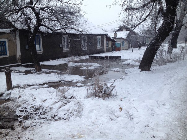 Рождественское чудо: на главной улице Доброполья появился неведомый пруд (ФОТО) (фото) - фото 1 Рождественское чудо: на главной улице Доброполья появился неведомый пруд (ФОТО) (фото) - фото 1