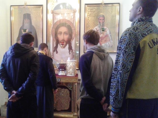 В Криворожском СИЗО несовершеннолетние заключенные встретили Рождество Христово (ФОТО) (фото) - фото 1 В Криворожском СИЗО несовершеннолетние заключенные встретили Рождество Христово (ФОТО) (фото) - фото 1