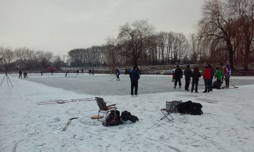 Игра в хоккей в Новограде Игра в хоккей в Новограде