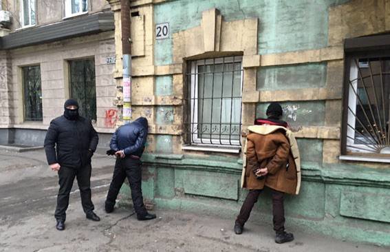 В Днепропетровске задержана группа фальшивомонетчиков (фото) - фото 1 В Днепропетровске задержана группа фальшивомонетчиков (фото) - фото 1