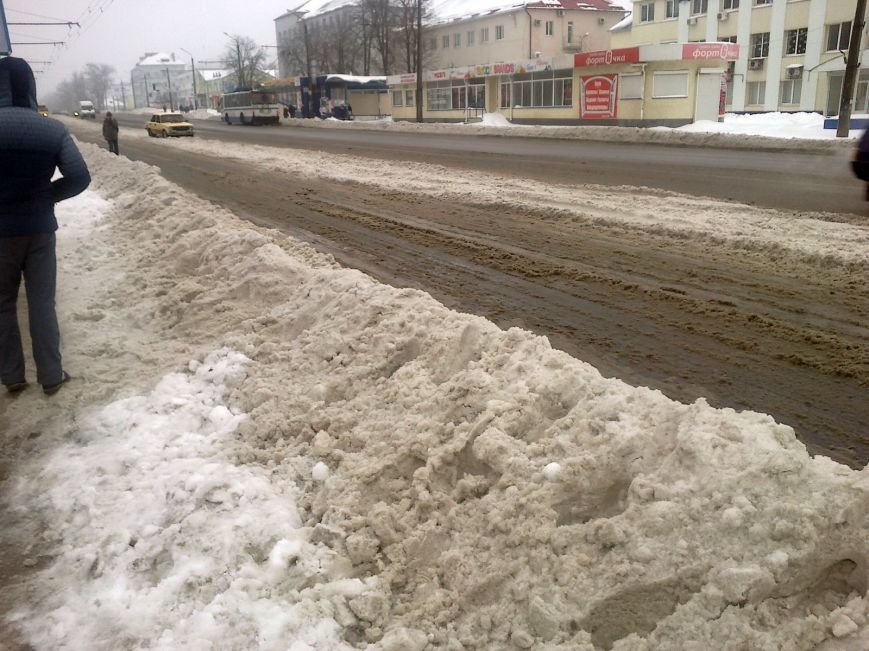 В Полтаві зупинку 11-а школа знову залило нечистотами (ФОТОФАКТ) (фото) - фото 3 В Полтаві зупинку 11-а школа знову залило нечистотами (ФОТОФАКТ) (фото) - фото 3