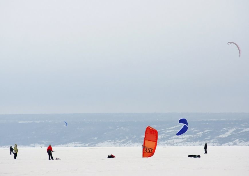Ульяновцы бегали по льду наперегонки с ветром (фото) - фото 1