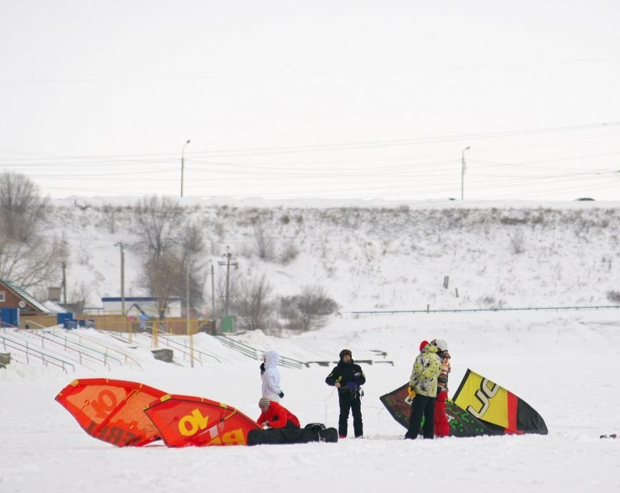 Ульяновцы бегали по льду наперегонки с ветром (фото) - фото 1