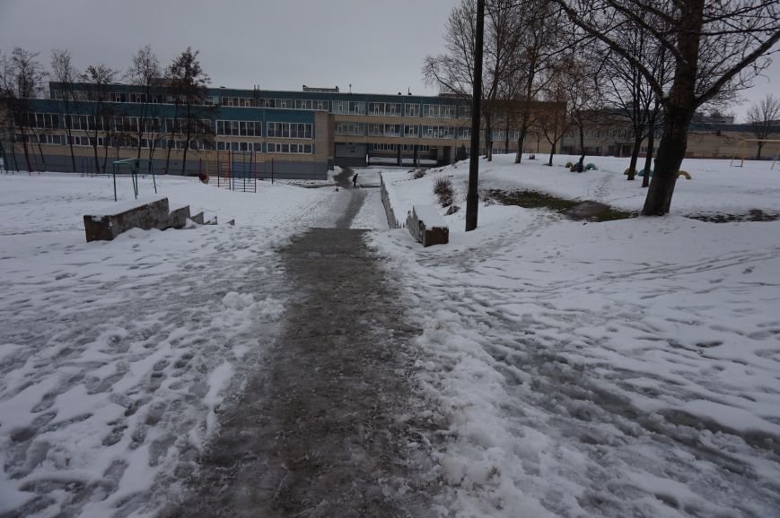 Маленькие криворожане добирались в школу и детские сады по расчищенным дорогам (ФОТО) (фото) - фото 1 Маленькие криворожане добирались в школу и детские сады по расчищенным дорогам (ФОТО) (фото) - фото 1