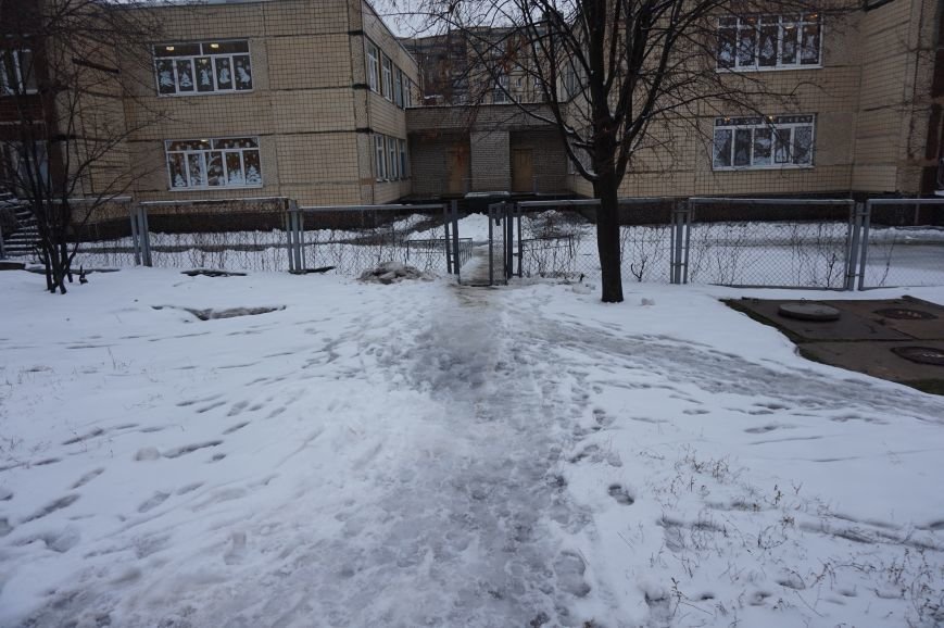 Маленькие криворожане добирались в школу и детские сады по расчищенным дорогам (ФОТО) (фото) - фото 2 Маленькие криворожане добирались в школу и детские сады по расчищенным дорогам (ФОТО) (фото) - фото 2