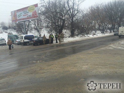 У Тернополі перед візитом Петра Порошенка розчищають дороги (ФОТО) (фото) - фото 1 У Тернополі перед візитом Петра Порошенка розчищають дороги (ФОТО) (фото) - фото 1