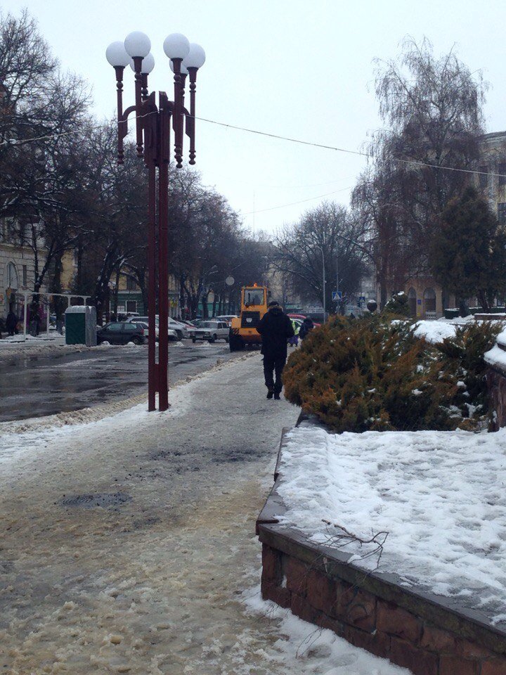 Потепління змушує тернопільських комунальників працювати понаднормово (фото) (фото) - фото 1 Потепління змушує тернопільських комунальників працювати понаднормово (фото) (фото) - фото 1