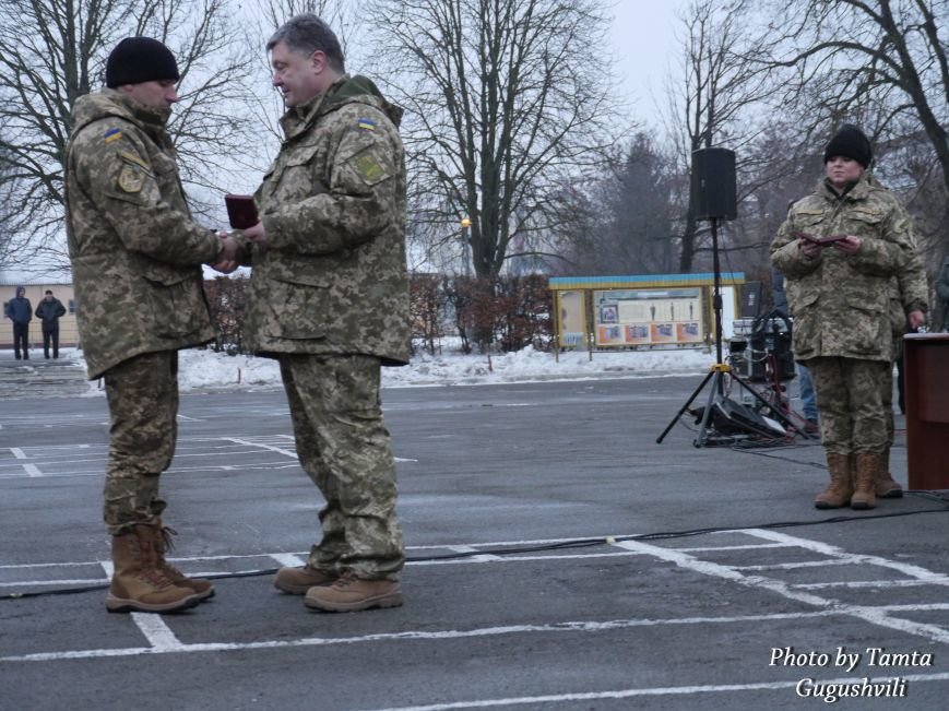 У Тернополі Петро Порошенко нагородив військовослужбовців 44-ї бригади (ФОТО) (фото) - фото 1 У Тернополі Петро Порошенко нагородив військовослужбовців 44-ї бригади (ФОТО) (фото) - фото 1