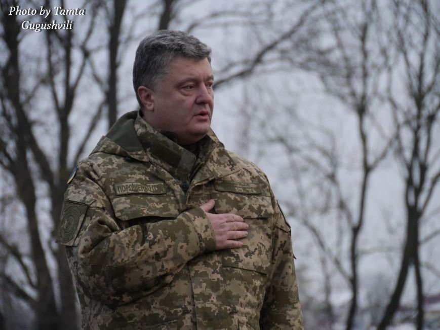 У Тернополі Петро Порошенко нагородив військовослужбовців 44-ї бригади (ФОТО) (фото) - фото 2 У Тернополі Петро Порошенко нагородив військовослужбовців 44-ї бригади (ФОТО) (фото) - фото 2