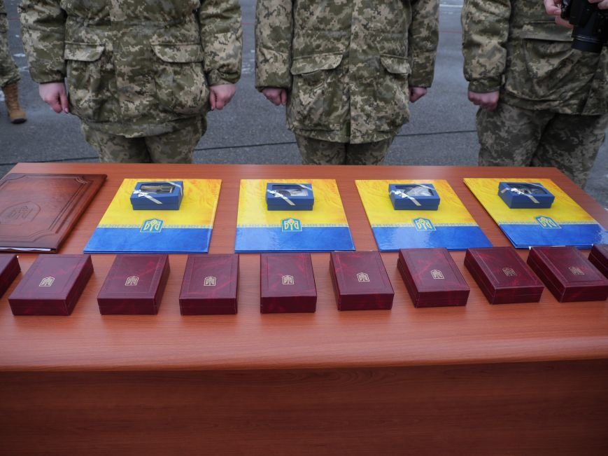 У Тернополі Петро Порошенко нагородив військовослужбовців 44-ї бригади (ФОТО) (фото) - фото 1 У Тернополі Петро Порошенко нагородив військовослужбовців 44-ї бригади (ФОТО) (фото) - фото 1