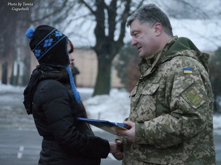 У Тернополі Петро Порошенко нагородив військовослужбовців 44-ї бригади (ФОТО) (фото) - фото 2 У Тернополі Петро Порошенко нагородив військовослужбовців 44-ї бригади (ФОТО) (фото) - фото 2