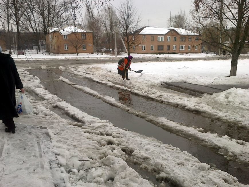 Через потепління та тонни снігу деякі вулиці Полтави затопило (ФОТОФАКТ) (фото) - фото 1 Через потепління та тонни снігу деякі вулиці Полтави затопило (ФОТОФАКТ) (фото) - фото 1