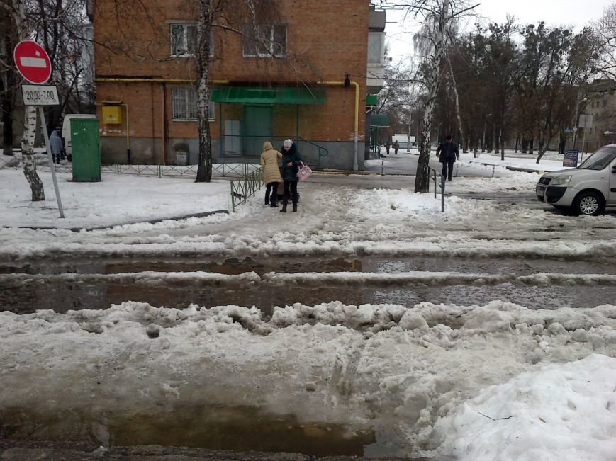 Через потепління та тонни снігу деякі вулиці Полтави затопило (ФОТОФАКТ) (фото) - фото 1 Через потепління та тонни снігу деякі вулиці Полтави затопило (ФОТОФАКТ) (фото) - фото 1