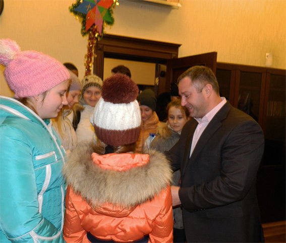 На Щедрий вечір поліцейські зустрічали у себе в гостях дітей (ФОТО) (фото) - фото 1 На Щедрий вечір поліцейські зустрічали у себе в гостях дітей (ФОТО) (фото) - фото 1