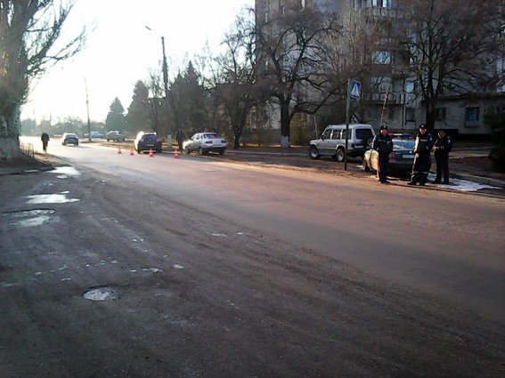 На Николаевщине дама на Рено сбила школьника на зебре (ФОТО) (фото) - фото 2 На Николаевщине дама на Рено сбила школьника на зебре (ФОТО) (фото) - фото 2