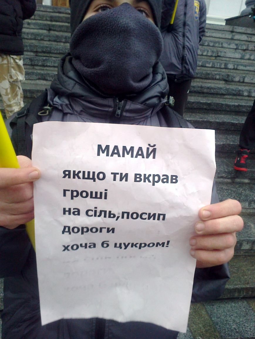 В Полтаві «азовці» перекрили рух громадського транспорту через неприбрані дороги від снігу (фото) - фото 1 В Полтаві «азовці» перекрили рух громадського транспорту через неприбрані дороги від снігу (фото) - фото 1