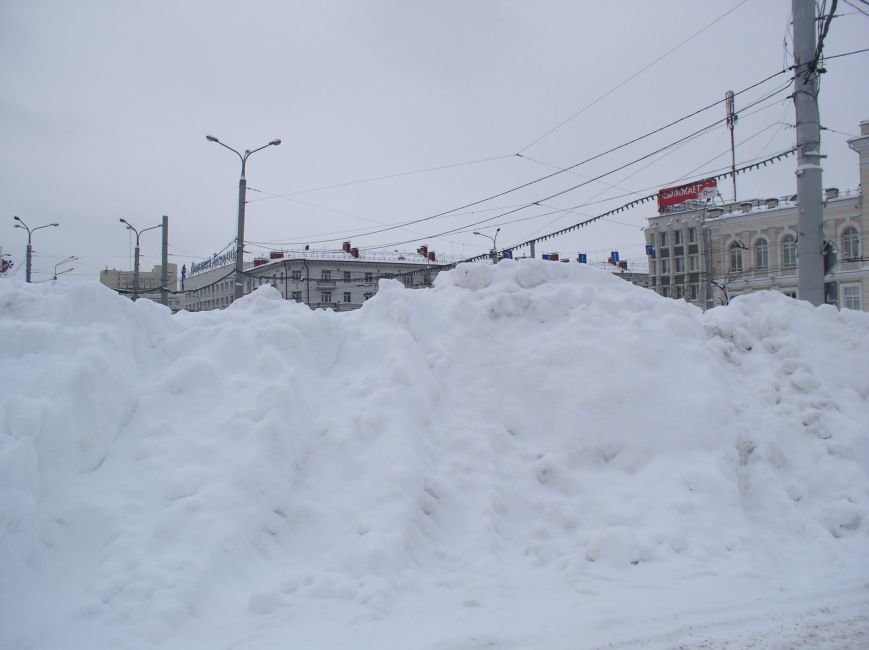 снежная гора на площади свободы снежная гора на площади свободы