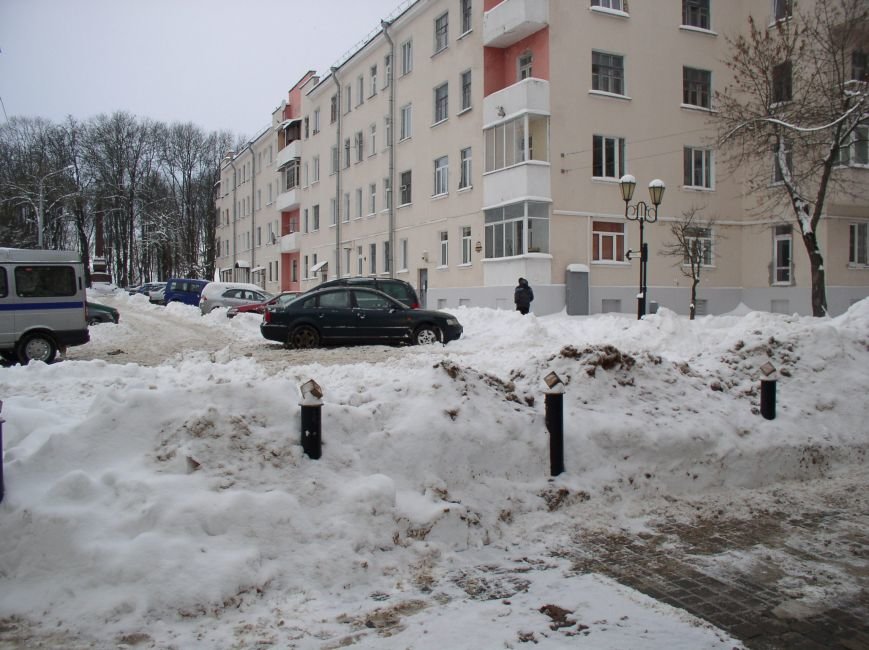 «Даниэлла» оставила в Витебске снежные холмы, которые не спешат убирать (фото) - фото 5 «Даниэлла» оставила в Витебске снежные холмы, которые не спешат убирать (фото) - фото 5