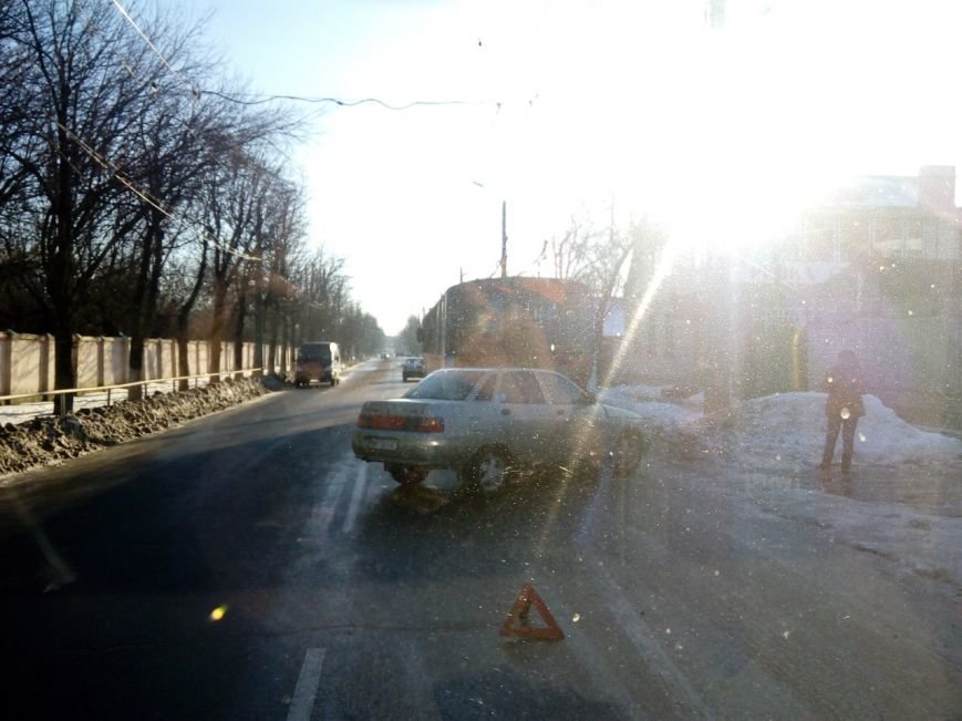 ДТП в Кировограде: автомобиль врезался в троллейбус (ФОТО) (фото) - фото 1 ДТП в Кировограде: автомобиль врезался в троллейбус (ФОТО) (фото) - фото 1