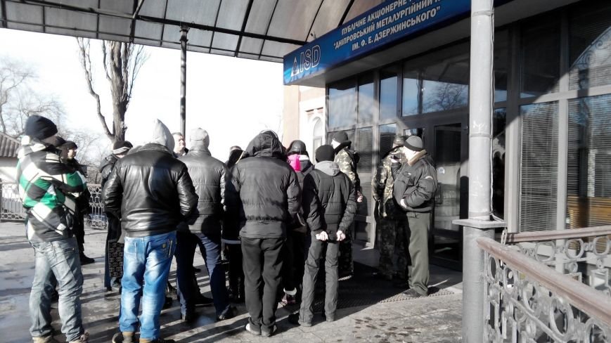 В Днепродзержинске сотрудники ДМК выступили на митинге против задержек по зарплате (фото) - фото 3 В Днепродзержинске сотрудники ДМК выступили на митинге против задержек по зарплате (фото) - фото 3
