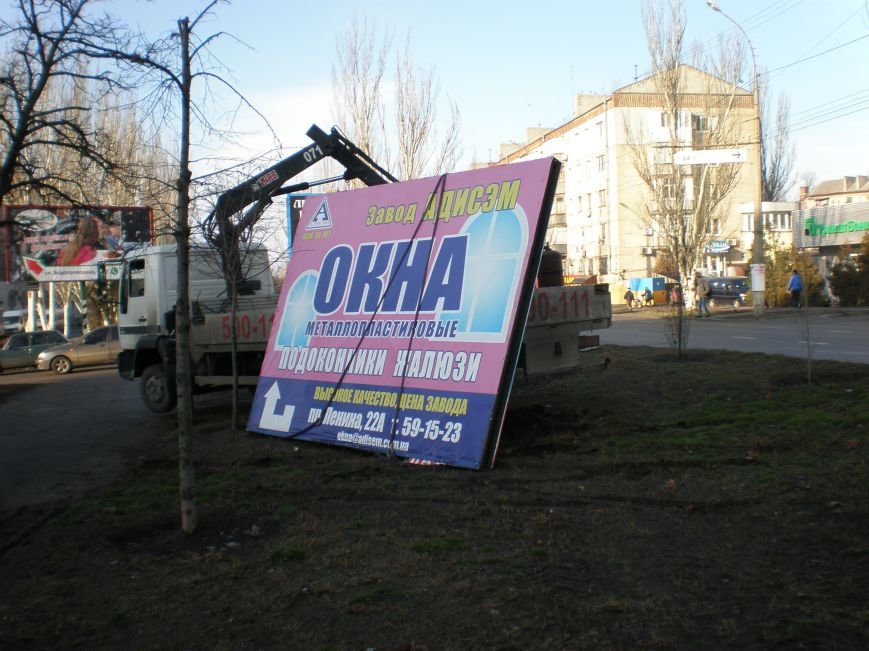 В Николаеве снесли незаконные МАФы в центре города (ФОТО) (фото) - фото 3 В Николаеве снесли незаконные МАФы в центре города (ФОТО) (фото) - фото 3
