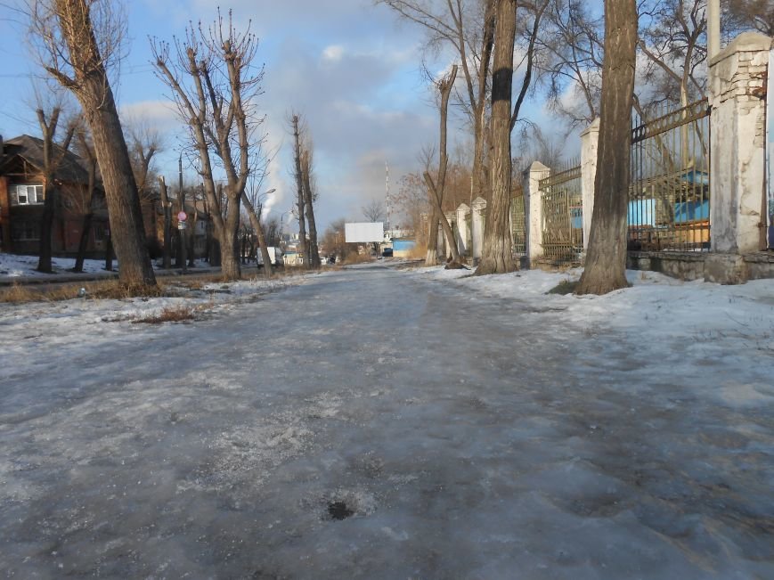 Более сотни днепродзержинцев за неделю стали жертвами гололеда (фото) - фото 1 Более сотни днепродзержинцев за неделю стали жертвами гололеда (фото) - фото 1