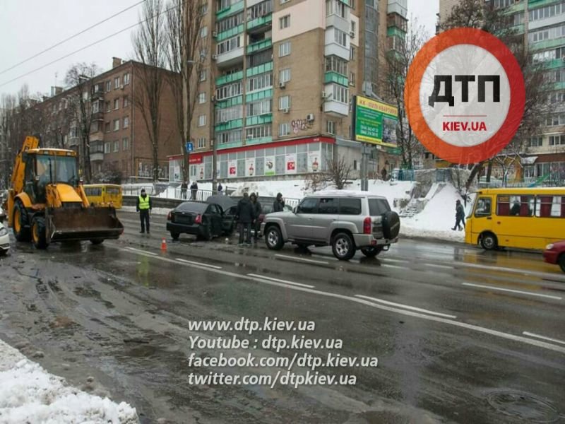 В Киеве сотрудники СБУ стали участниками ДТП (ФОТО) (фото) - фото 1 В Киеве сотрудники СБУ стали участниками ДТП (ФОТО) (фото) - фото 1