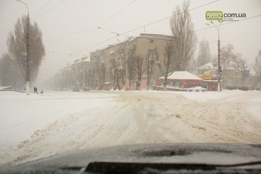 Днепродзержинск заметает снегом (фото) - фото 1 Днепродзержинск заметает снегом (фото) - фото 1