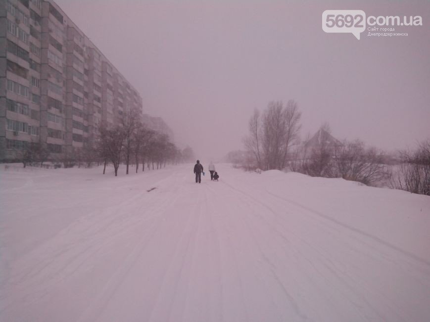 Днепродзержинск заметает снегом (фото) - фото 6 Днепродзержинск заметает снегом (фото) - фото 6