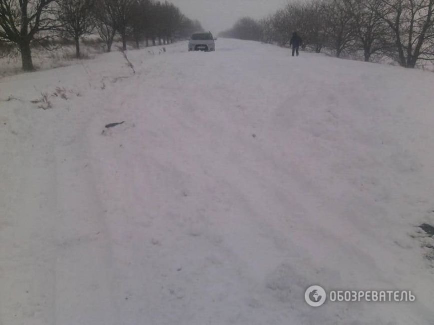 На трассе около Днепродзержинска рейсовый автобус и десятки машин оказались в снежной ловушке (Обновлено) (фото) - фото 2 На трассе около Днепродзержинска рейсовый автобус и десятки машин оказались в снежной ловушке (Обновлено) (фото) - фото 2