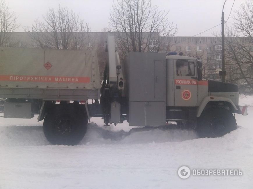 На трассе около Днепродзержинска рейсовый автобус и десятки машин оказались в снежной ловушке (Обновлено) (фото) - фото 8 На трассе около Днепродзержинска рейсовый автобус и десятки машин оказались в снежной ловушке (Обновлено) (фото) - фото 8