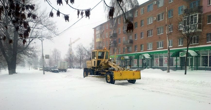 В Полтавском горсовете заявили, что на борьбу со снегом привлекли все коммунальные службы (фото) - фото 2 В Полтавском горсовете заявили, что на борьбу со снегом привлекли все коммунальные службы (фото) - фото 2