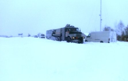 Верхнеднепровск: спасатели освободили из снежных заносов автобус с пассажирами (фото) - фото 1 Верхнеднепровск: спасатели освободили из снежных заносов автобус с пассажирами (фото) - фото 1