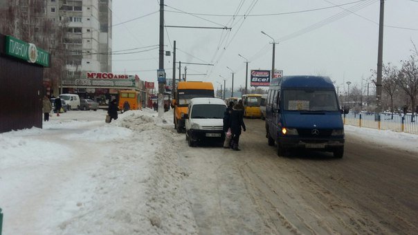 Днепропетровск после снегопада: транспорт работает без сбоев, тротуары посыпаны (ФОТО) (фото) - фото 2 Днепропетровск после снегопада: транспорт работает без сбоев, тротуары посыпаны (ФОТО) (фото) - фото 2