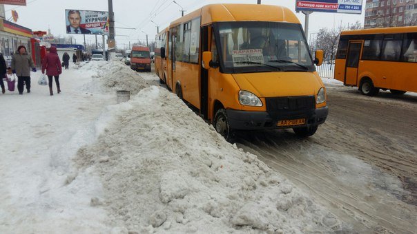 Днепропетровск после снегопада: транспорт работает без сбоев, тротуары посыпаны (ФОТО) (фото) - фото 2 Днепропетровск после снегопада: транспорт работает без сбоев, тротуары посыпаны (ФОТО) (фото) - фото 2