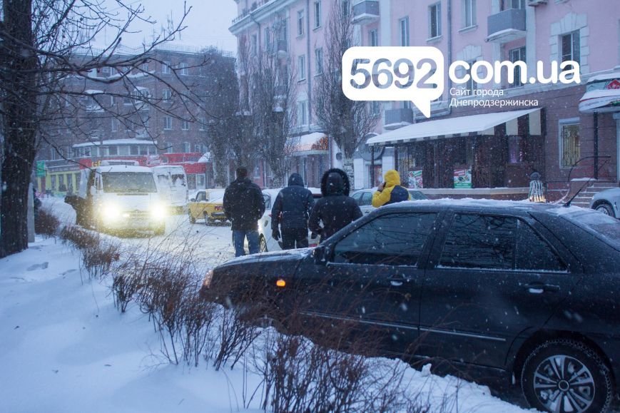 В Днепродзержинске произошло ДТП на улице Сыровца (фото) - фото 4 В Днепродзержинске произошло ДТП на улице Сыровца (фото) - фото 4