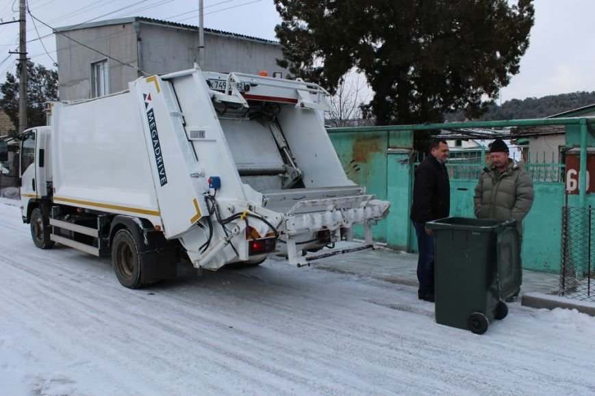 Жителям частного сектора Симферополя раздают персональные мусорные баки (ФОТО) (фото) - фото 5